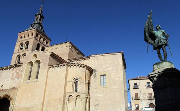 Vista general de la iglesia de San Martín, desde la calle de Juan Bravo. 