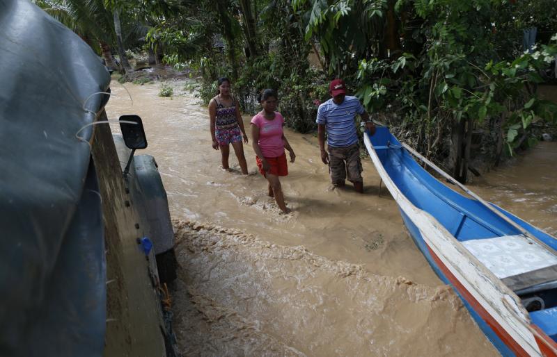 La Policía, que ha alertado de la presencia de peligrosos aludes de lodo, ha señalado que la mayoría de las víctimas mortales han sido registradas en la isla de Mindanao