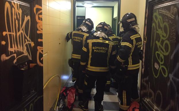 Pánico en un ascensor de Madrid al resultar heridos cuatro miembros de una familia
