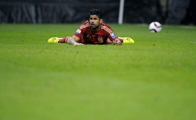 Diego Costa, en un encuentro con la Selección.