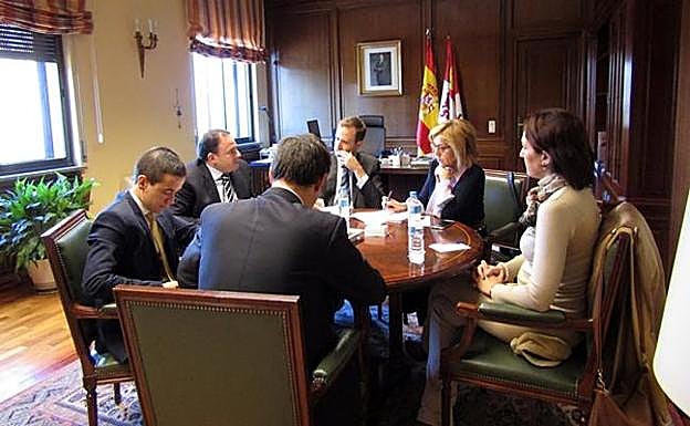 Reunión entre la subdelegada y la directiva de la empresa Ornua.