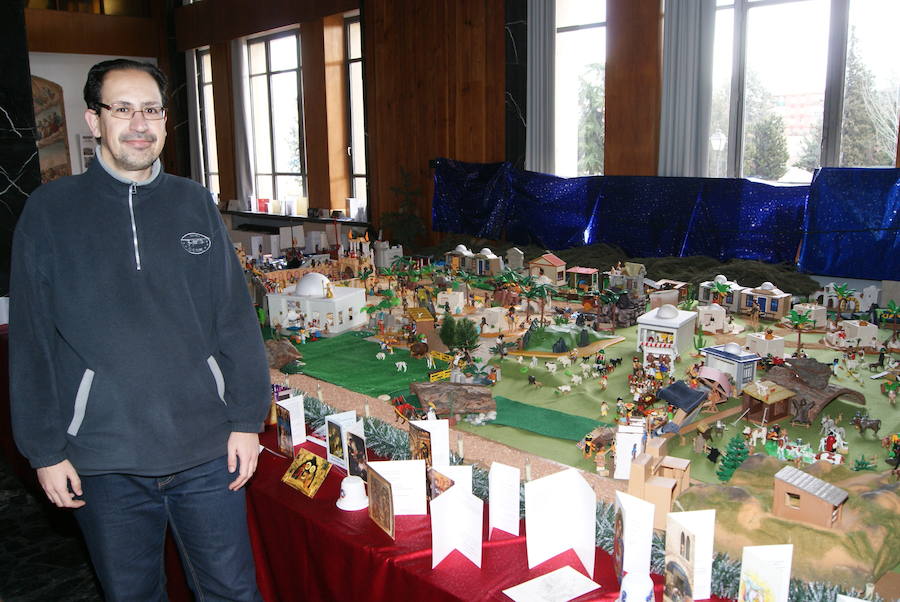Un centenar de figuras de Playmobil conforman el Belén del Seminario