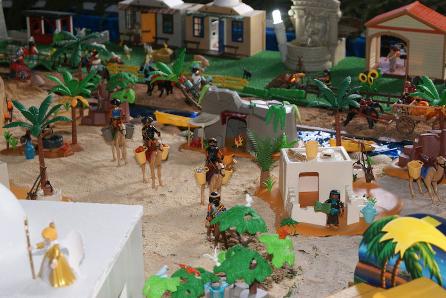 Un centenar de figuras de Playmobil conforman el Belén del Seminario