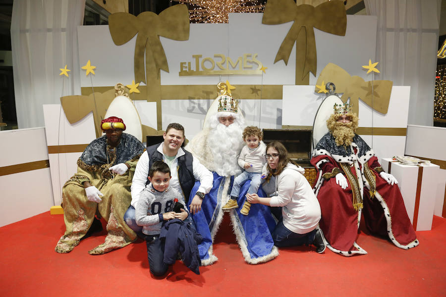 Los Reyes Magos llegan al centro comercial El Tormes