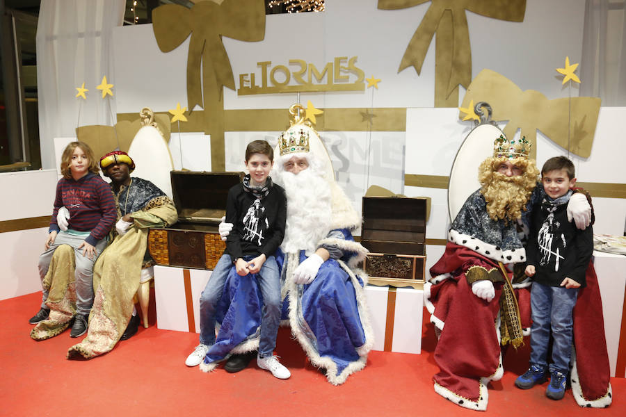 Los Reyes Magos llegan al centro comercial El Tormes