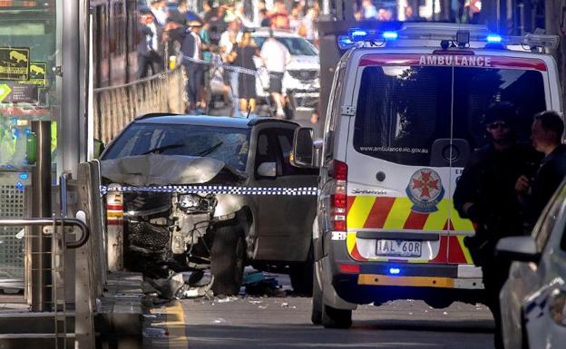 Imagen de un coche tras los atropellos. 