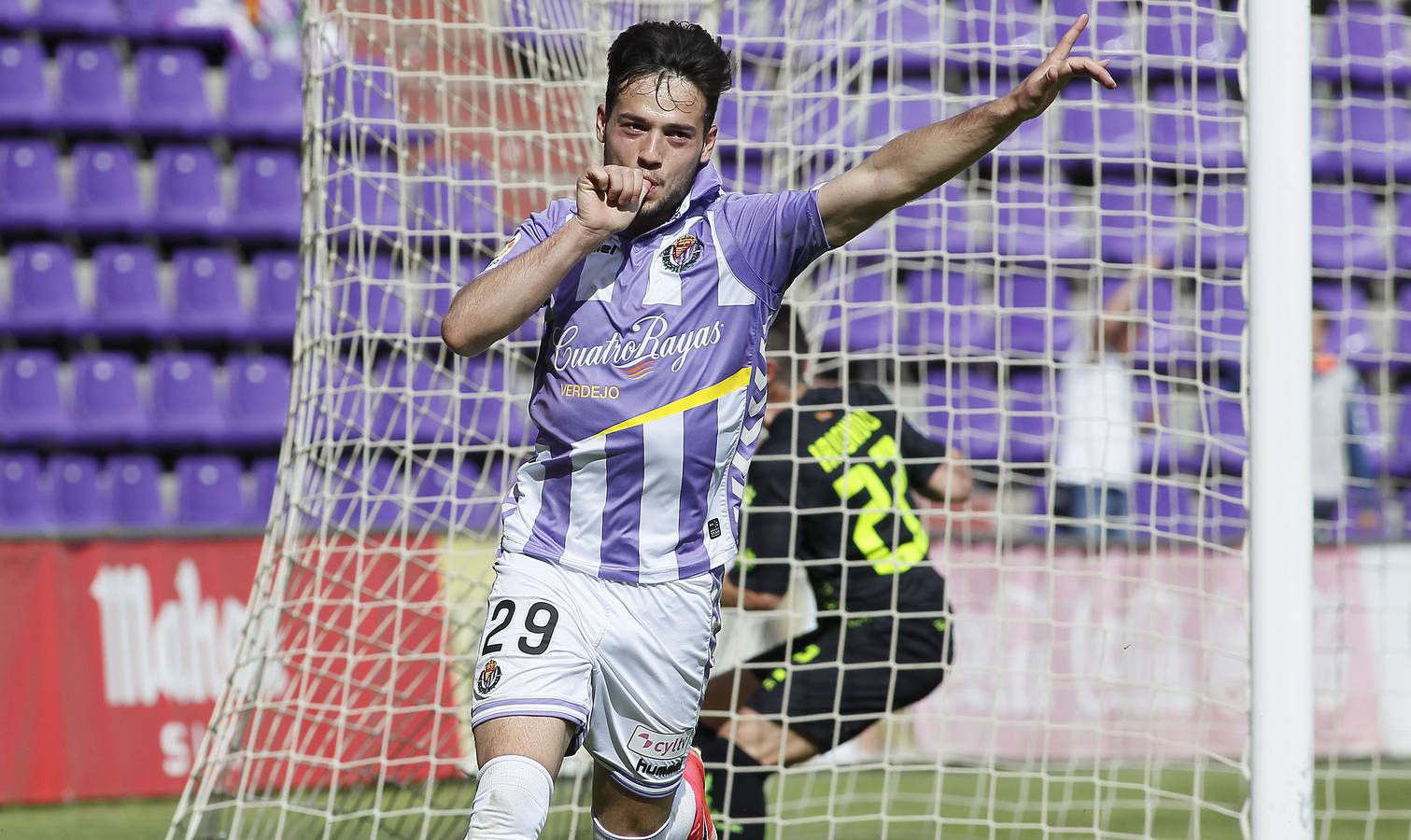 22.04 Jose Arnáiz celebra su gol ante el Elche.