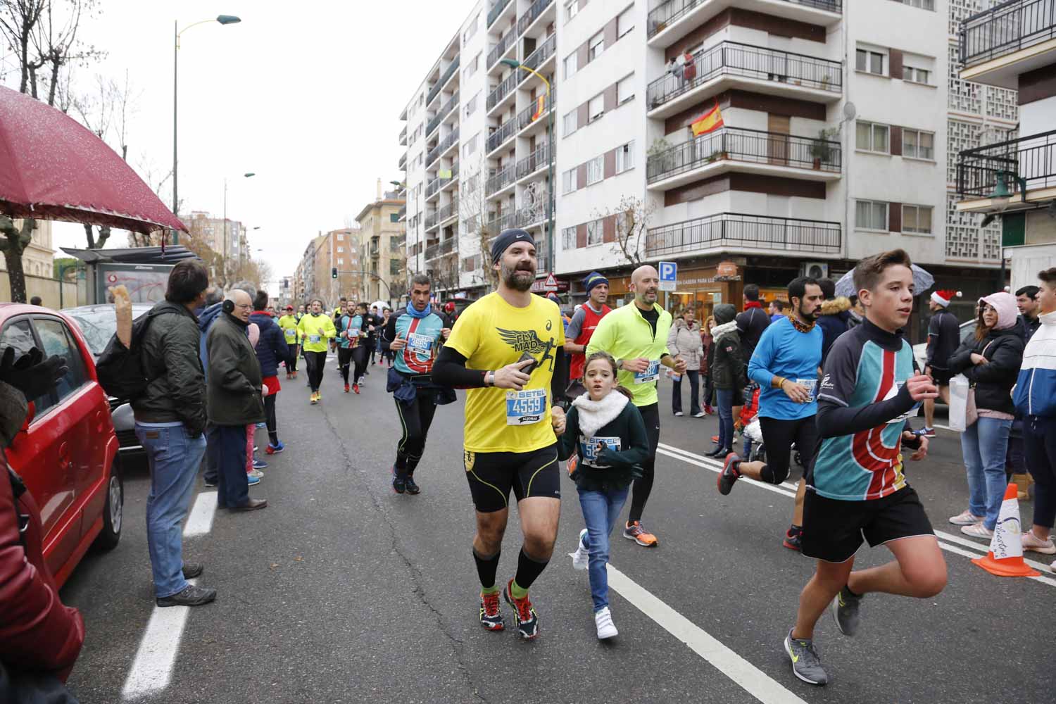 Participantes y disfraces en la San Silvestre de Salamanca