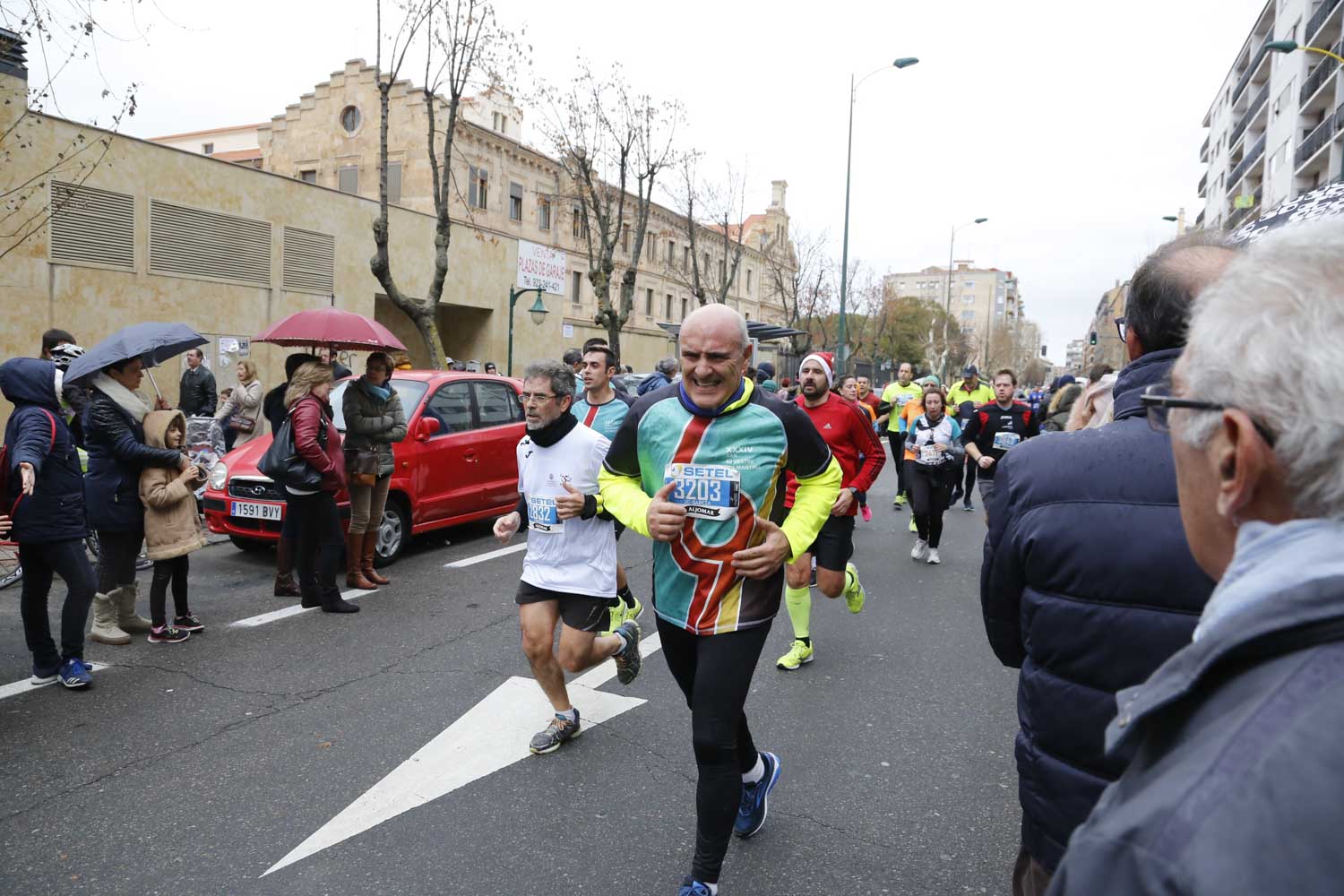 Participantes y disfraces en la San Silvestre de Salamanca