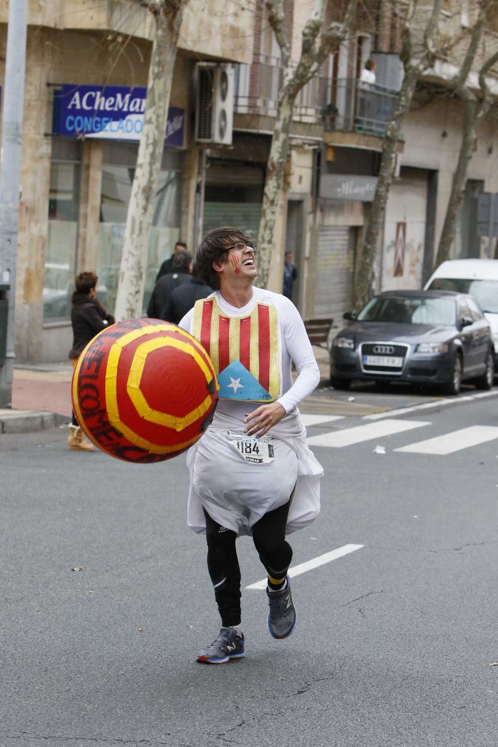 Participantes y disfraces en la San Silvestre de Salamanca