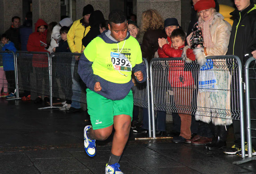 La carrera de Fin de Año de Segovia es una fiesta. El mal tiempo, la lluvia, las fuertes rechas de viento que iban aguar la carrera, no lo consiguieron