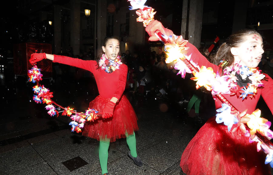 Palencia disfruta de la Cabalgata a pesar de la lluvia