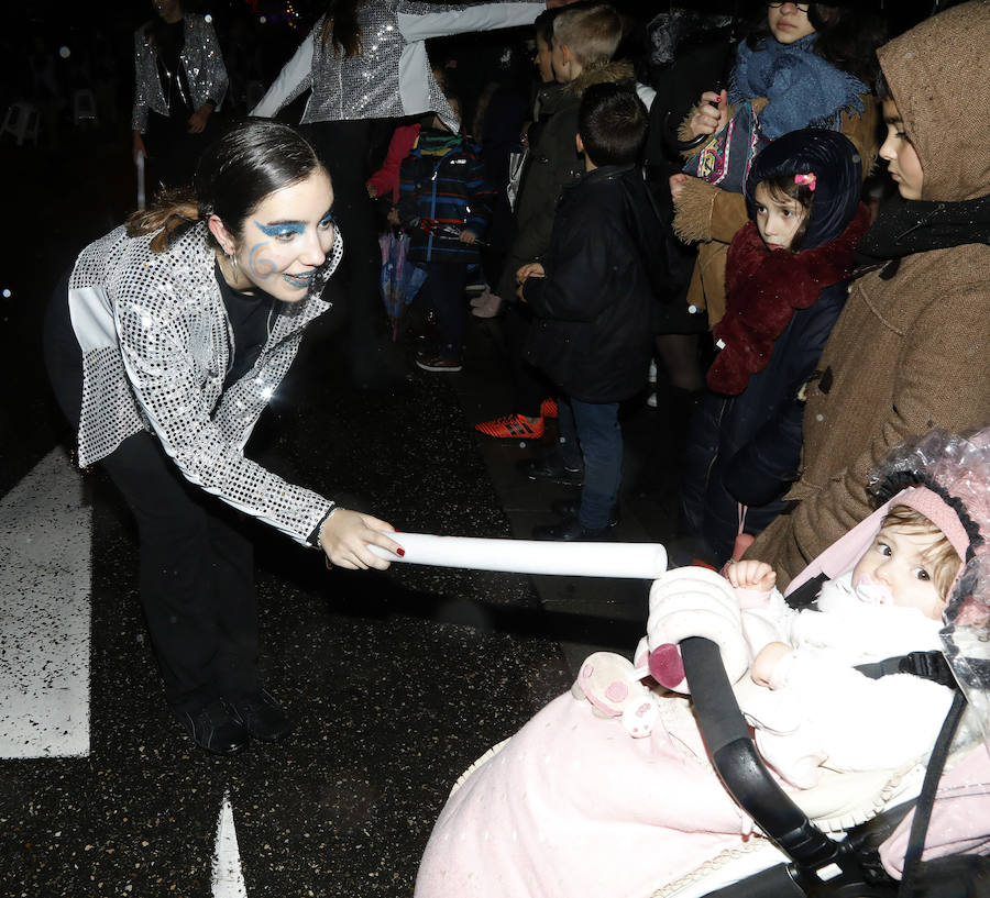 Palencia disfruta de la Cabalgata a pesar de la lluvia