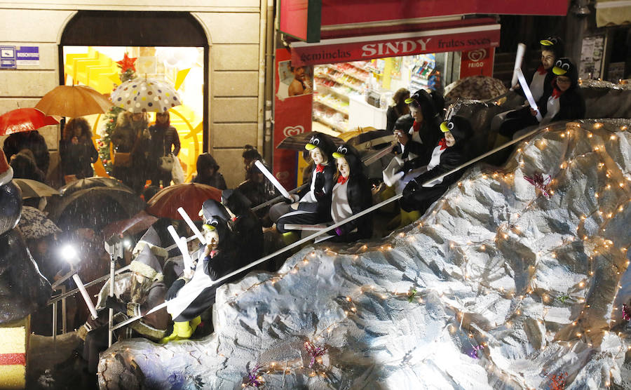 Palencia disfruta de la Cabalgata a pesar de la lluvia