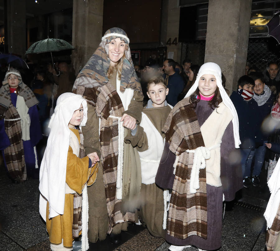 Palencia disfruta de la Cabalgata a pesar de la lluvia