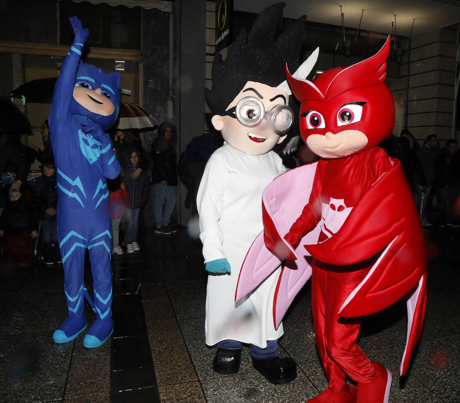 Palencia disfruta de la Cabalgata a pesar de la lluvia