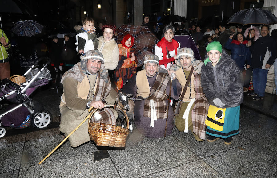 Palencia disfruta de la Cabalgata a pesar de la lluvia