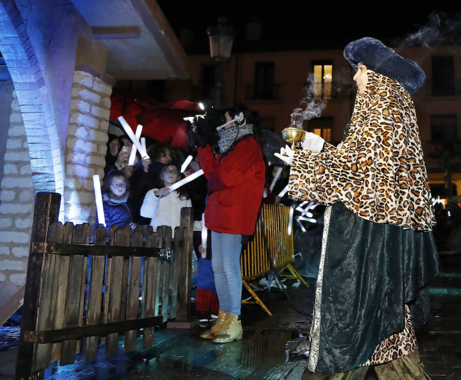 Palencia disfruta de la Cabalgata a pesar de la lluvia