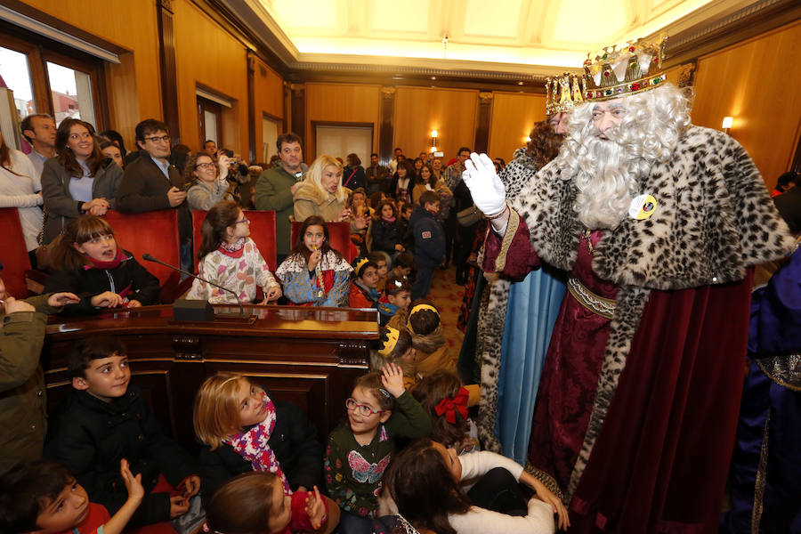 Llegada de SS.MM. los Reyes Magos a la capital leonesa.