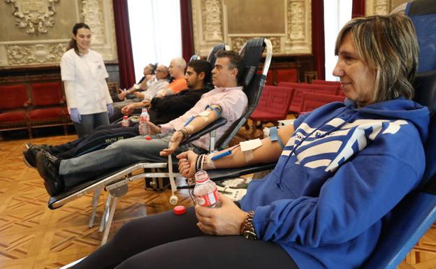 Donantes, en el maratón de sangre celebrado el pasado 16 de diciembre en la Diputación. 