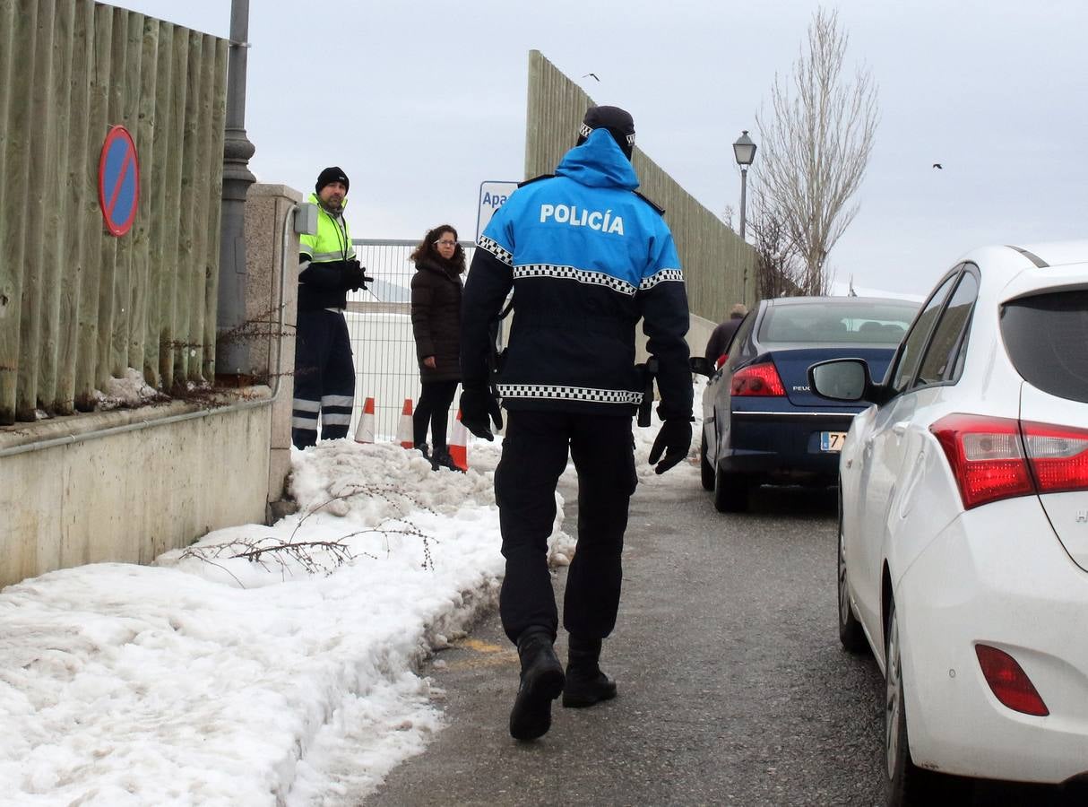 El hielo y la nieve obligan a extremar la precaución en las calles de Segovia