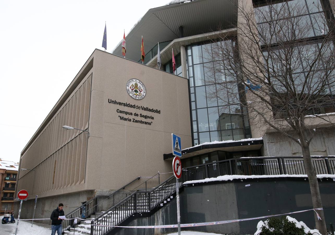 El hielo y la nieve obligan a extremar la precaución en las calles de Segovia