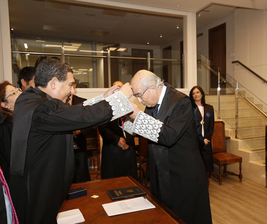 El decano del Colegio de Abogados toma posesión