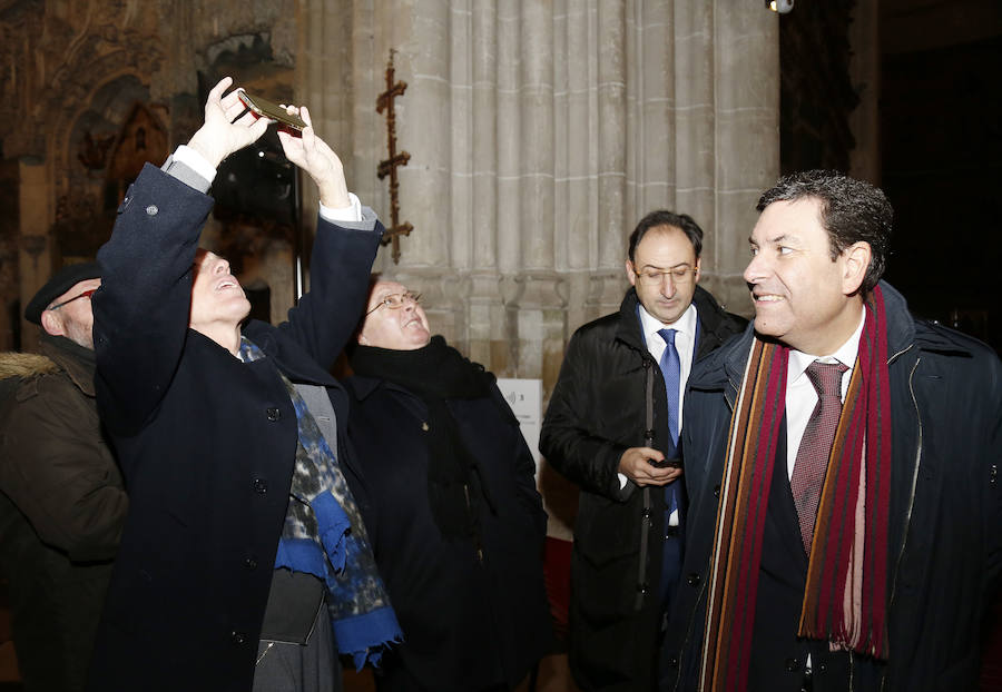 Visita del consejero de empleo a la escuela taller de la catedral
