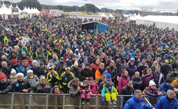 La campa de la Antigua Hípica, repleta de personas durante la entrega de los Pingüinos de Oro.