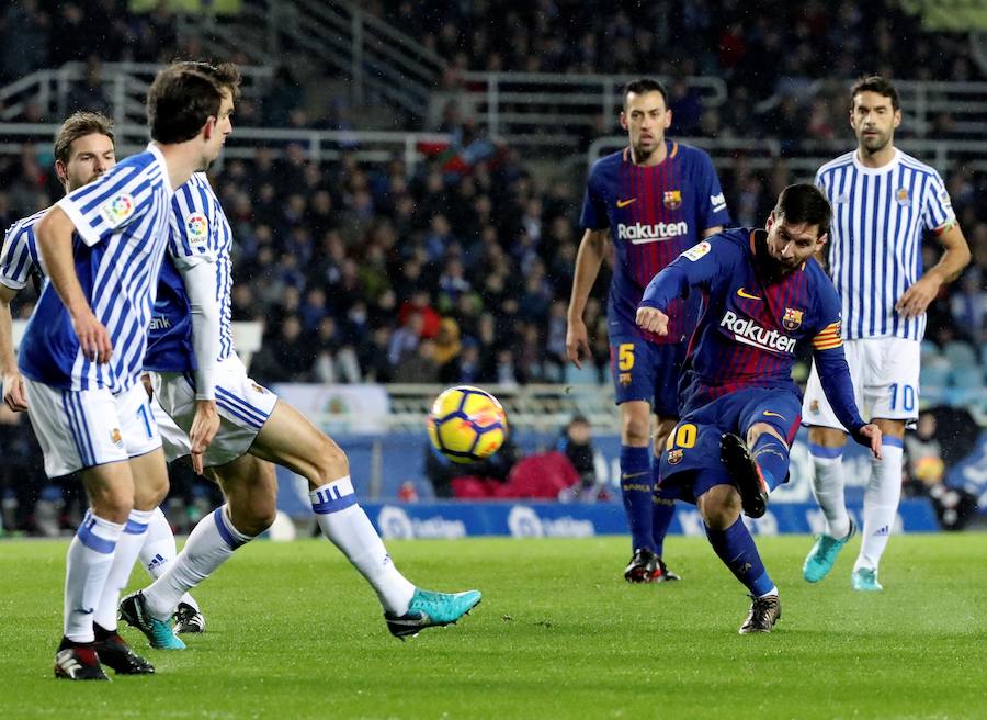 El Barça remonta un 2-0 en Anoeta, acaba con el gafe y completa una primera vuelta casi perfecta, ninguna derrota y único club invicto en Europa.