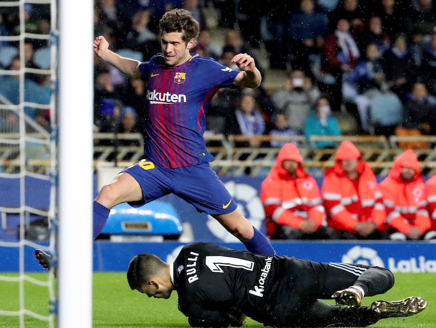 El Barça remonta un 2-0 en Anoeta, acaba con el gafe y completa una primera vuelta casi perfecta, ninguna derrota y único club invicto en Europa.