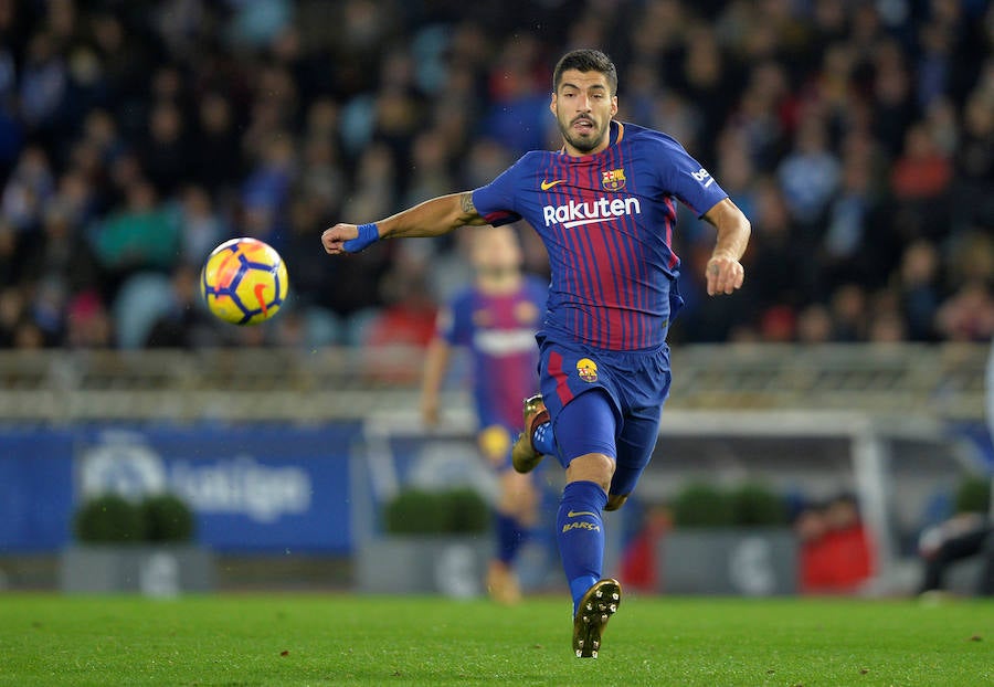 El Barça remonta un 2-0 en Anoeta, acaba con el gafe y completa una primera vuelta casi perfecta, ninguna derrota y único club invicto en Europa.