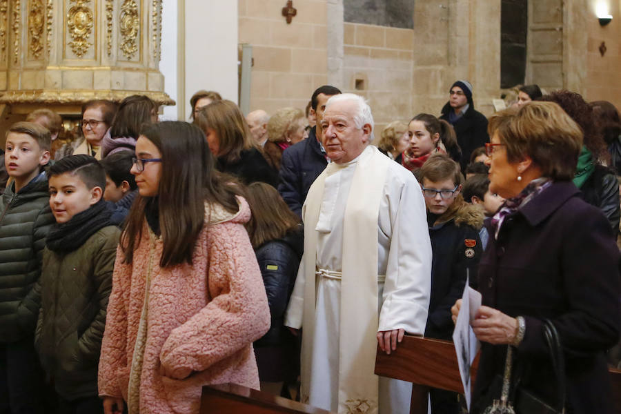 Cientos de personas participaron en el acto que se desarrolló entre las iglesias de San Juan de la Cruz y la del sepulcro de Santa Teresa