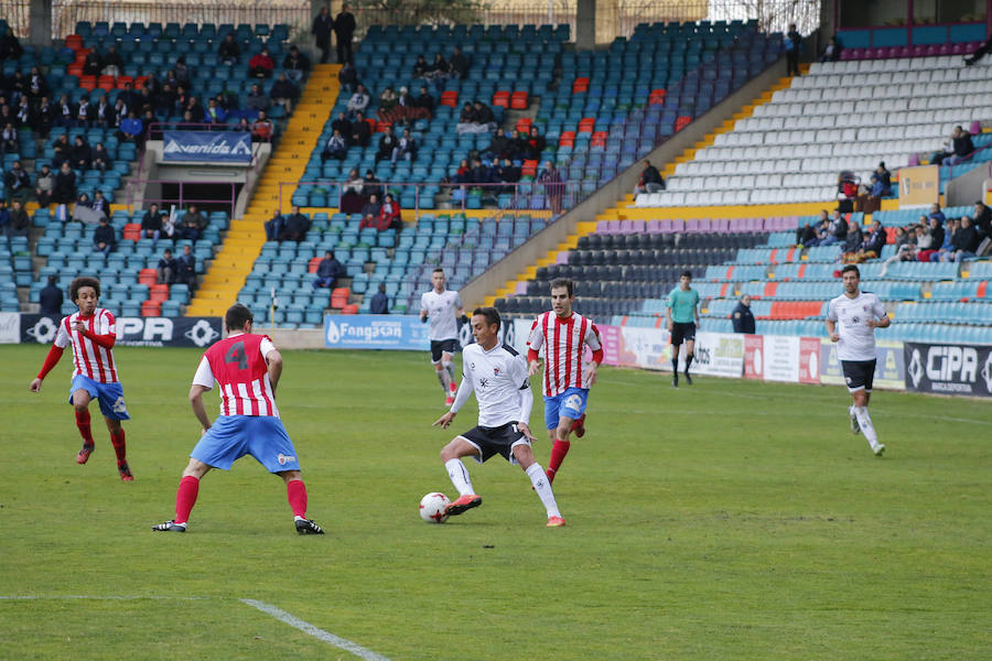 El equipo de Ramón María Calderé se deja remontar un 2-0 por el modesto Bembibre tras un nefasto partido en casa y desaprovecha la opción de ponerse segundo