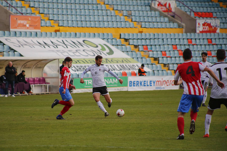 El equipo de Ramón María Calderé se deja remontar un 2-0 por el modesto Bembibre tras un nefasto partido en casa y desaprovecha la opción de ponerse segundo