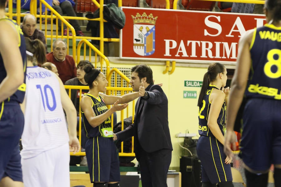 Una canasta de Laura Nicholls a escasos segundos para el final del partido le dio al equipo salmantino una importante victoria en la Euroliga que le permite seguir en la lucha por entrar en los cuartos de final