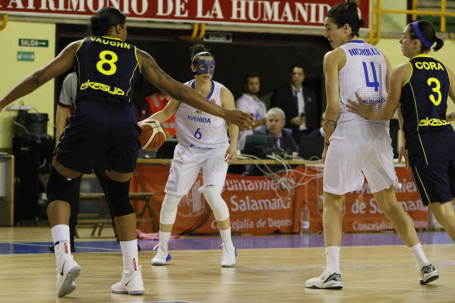 Una canasta de Laura Nicholls a escasos segundos para el final del partido le dio al equipo salmantino una importante victoria en la Euroliga que le permite seguir en la lucha por entrar en los cuartos de final