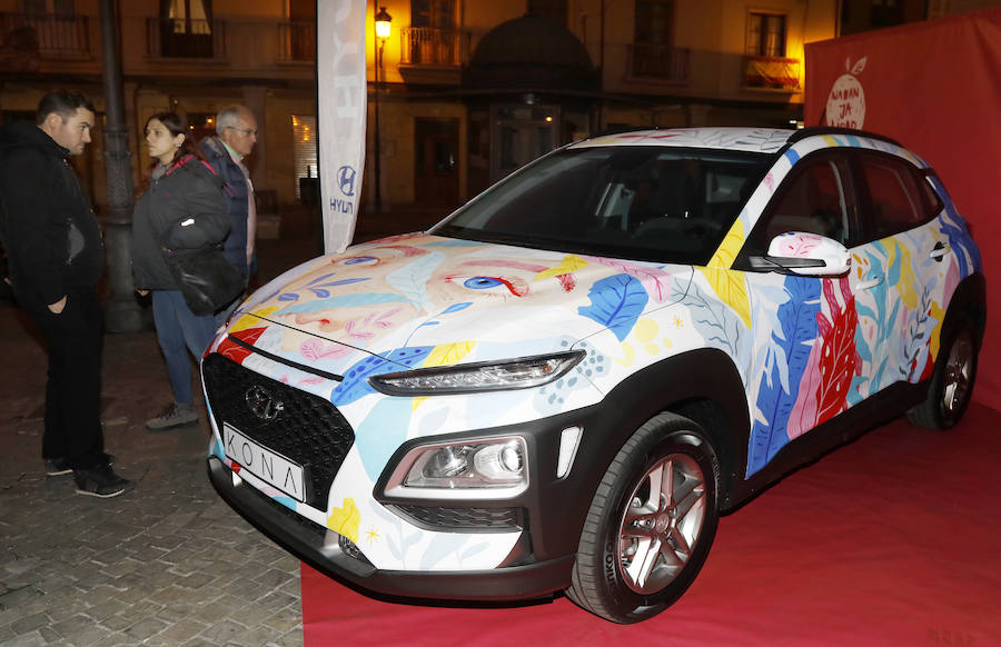 Hyundai exhibe el modelo Kona en la Plaza Mayor