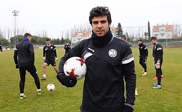Jorge Alonso, antes de un entrenamiento del equipo.