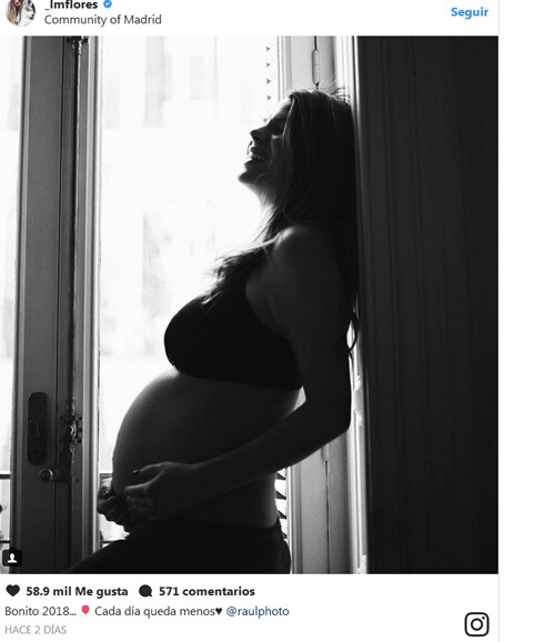 Laura Matamoros luciendo su barriga de embarazada. 