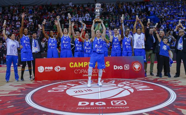 El Perfumerías Avenida celebra su séptima Copa de la Reina en Zaragoza. . 