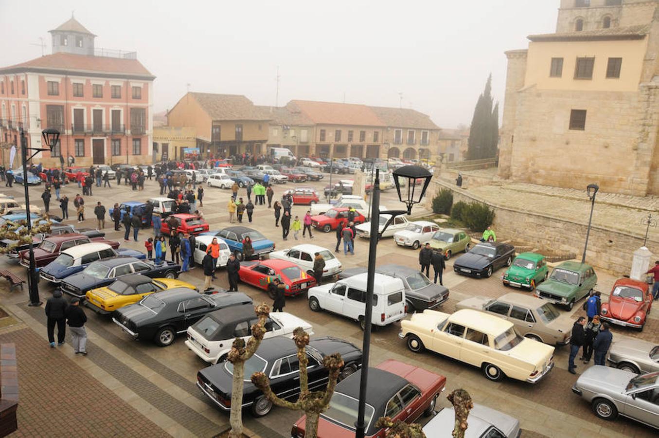 Paredes disfruta de su concentracón de coches clásicos