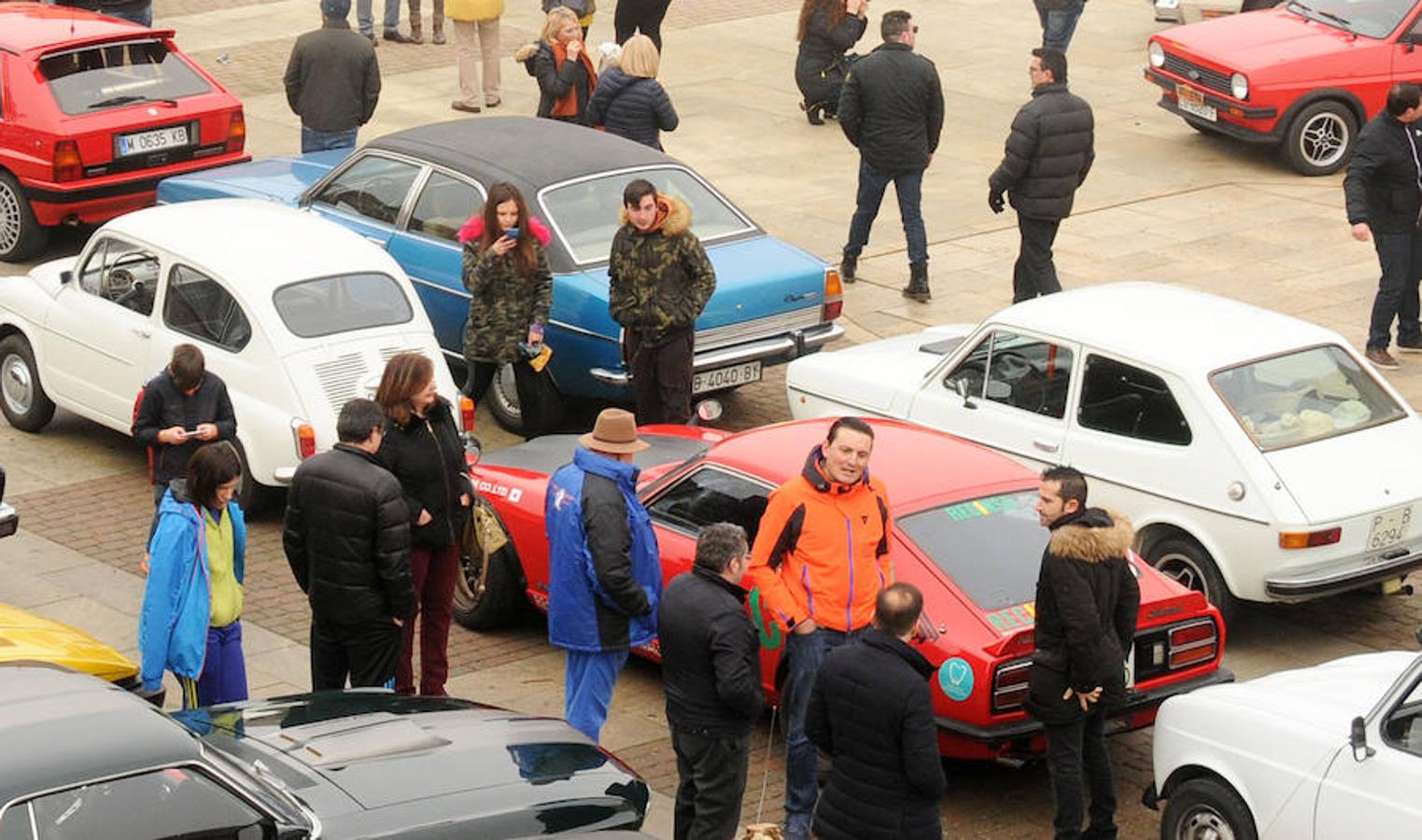 Paredes disfruta de su concentracón de coches clásicos