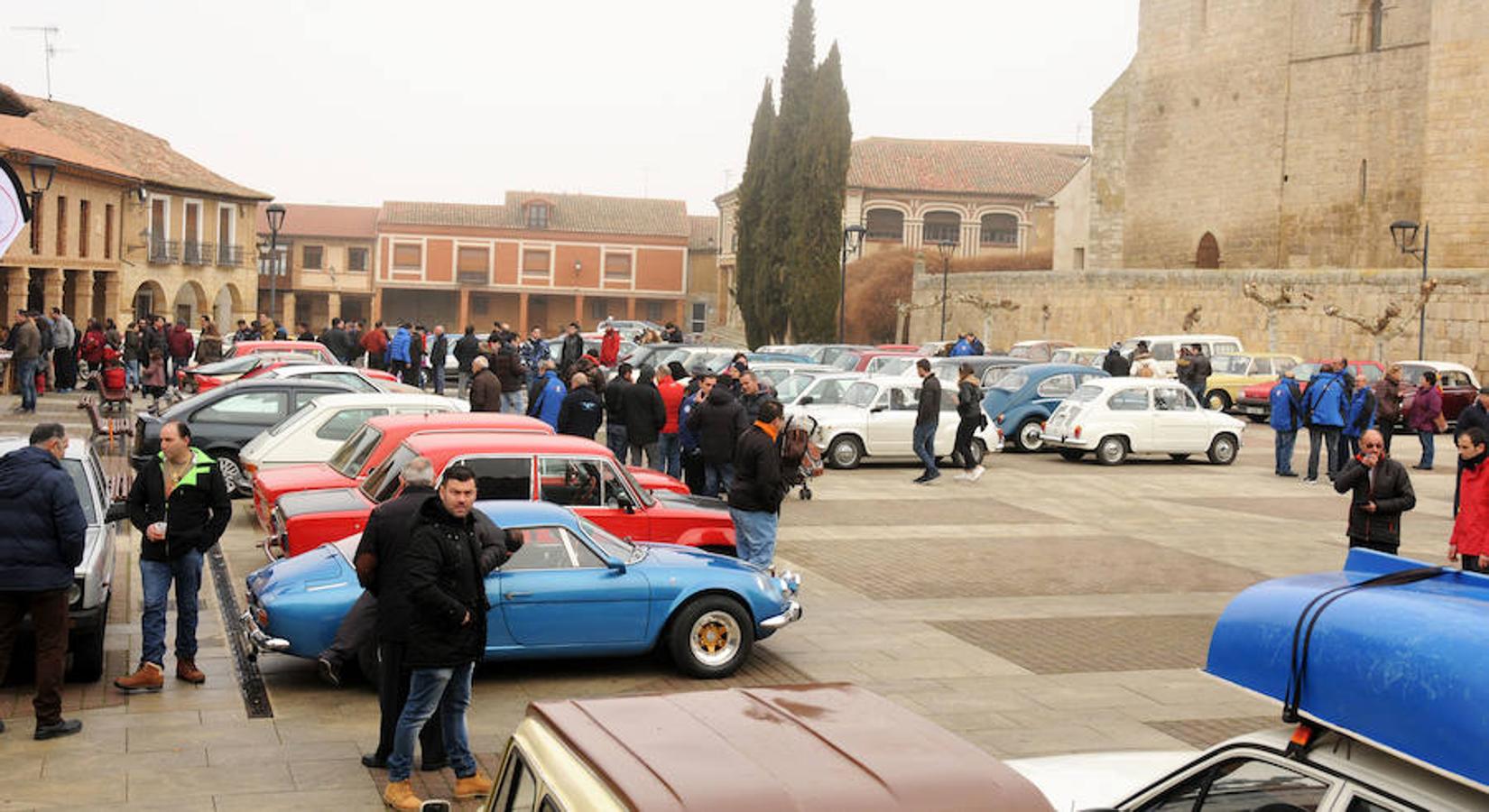 Paredes disfruta de su concentracón de coches clásicos