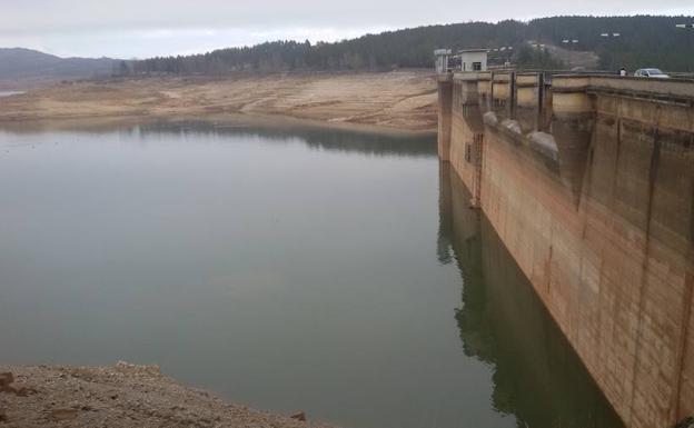 Imagen del pantano de Aguilar, este domingo. 