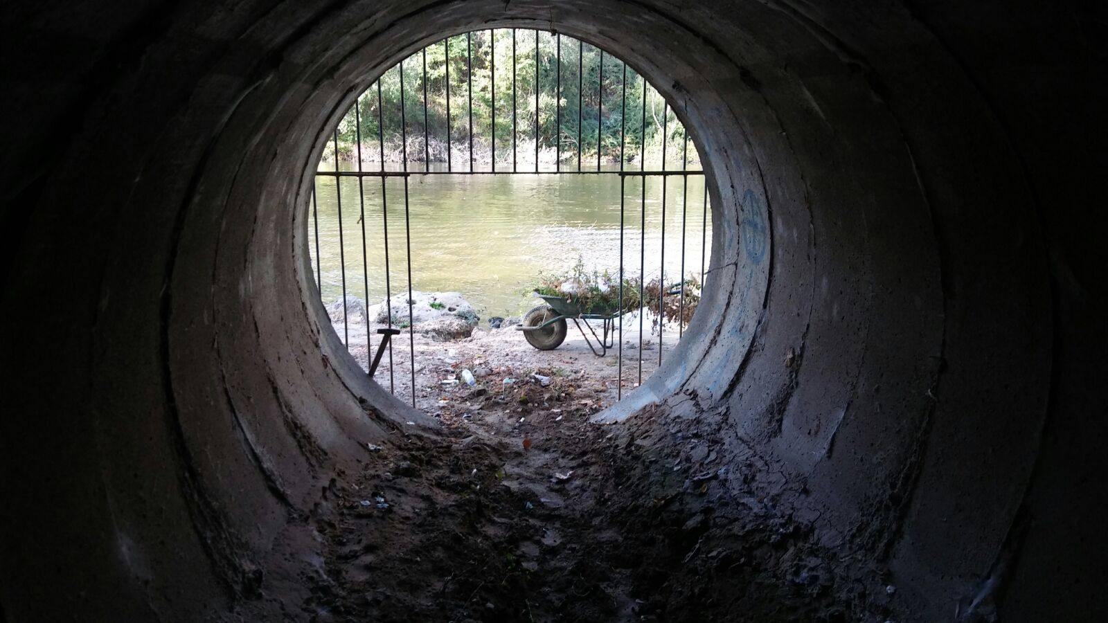 Bomberos, policías y técnicos inspeccionan el tramo del siglo XIX del ramal norte del río | El Ayuntamiento estudia abrir al público las bóvedas histórica en este trazado