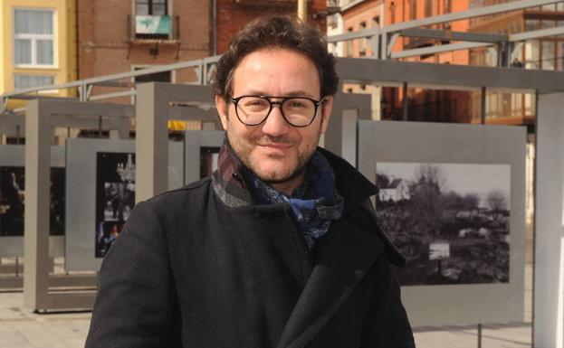 El actor Carlos Santos.
