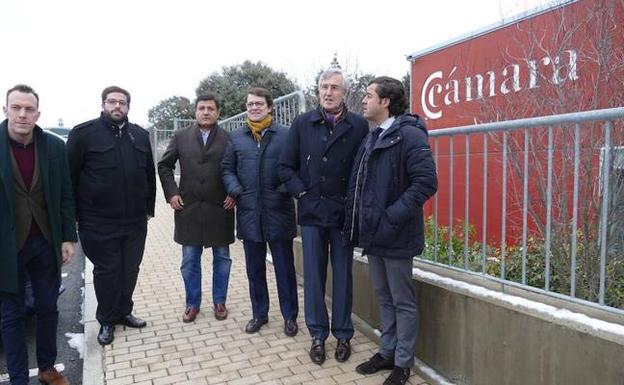Visita de Alfonso Mañueco al Vivero de Empresas de la Cámara de Comercio de Ávila.