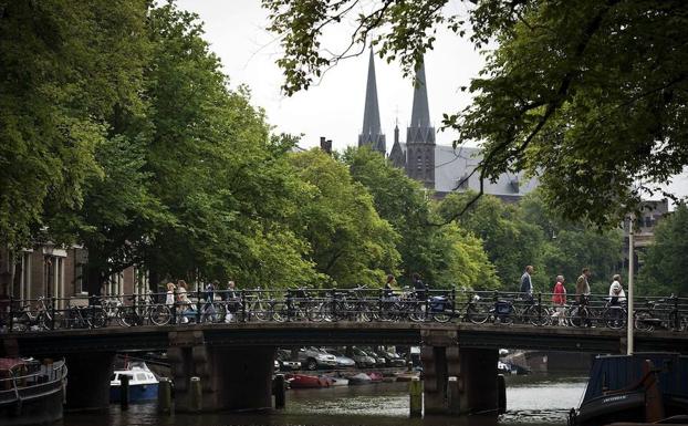 Vista de una calle de Ámsterdam. 