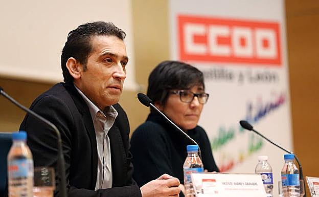 Vicente Andrés y Francisca Gómez, en la inauguración de la jornada celebrada por Comisiones este viernes en Segovia. 